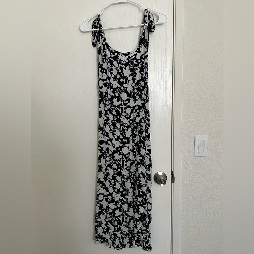 Blue and White Floral Midi Dress Woman’s Small